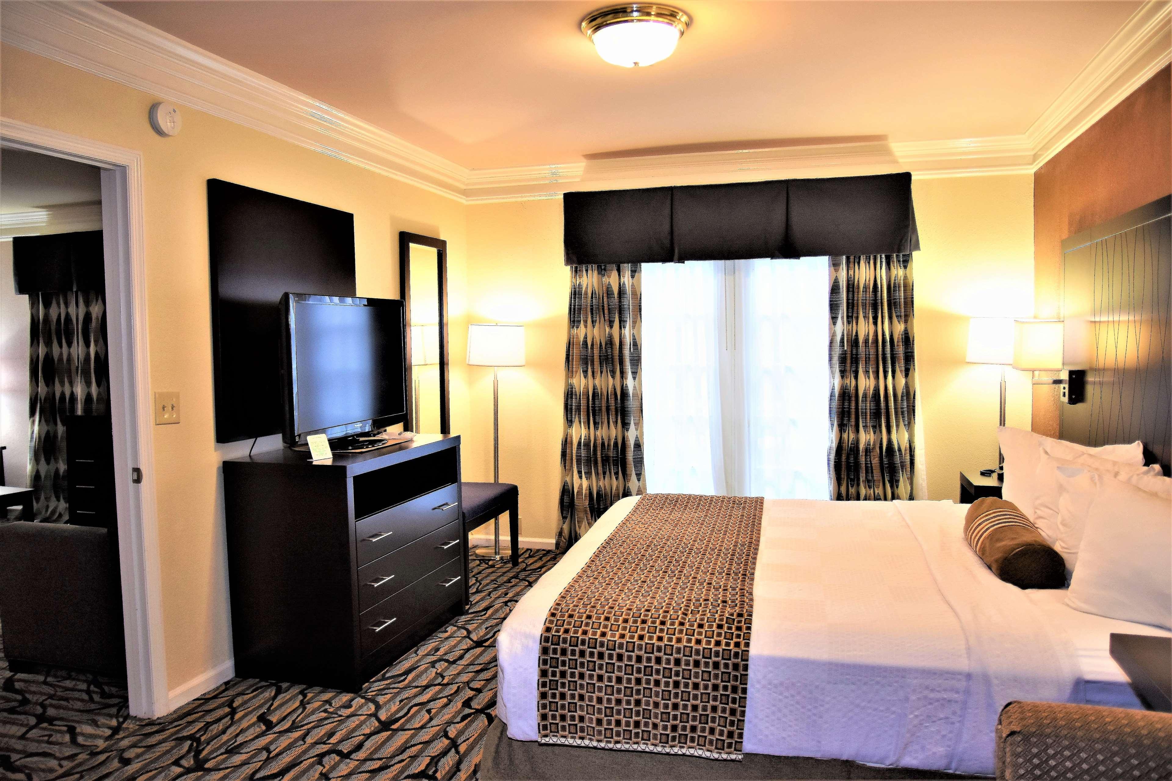 Best Western Spring Hill Inn & Suites Exterior photo