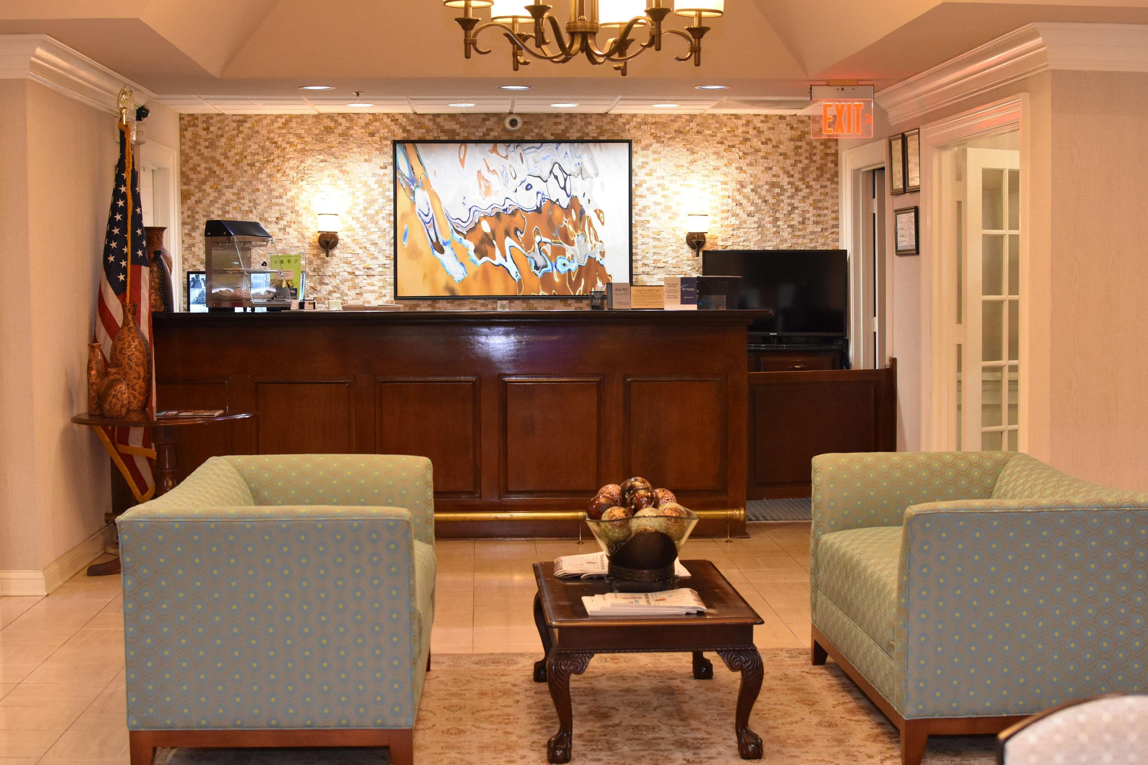 Best Western Spring Hill Inn & Suites Exterior photo