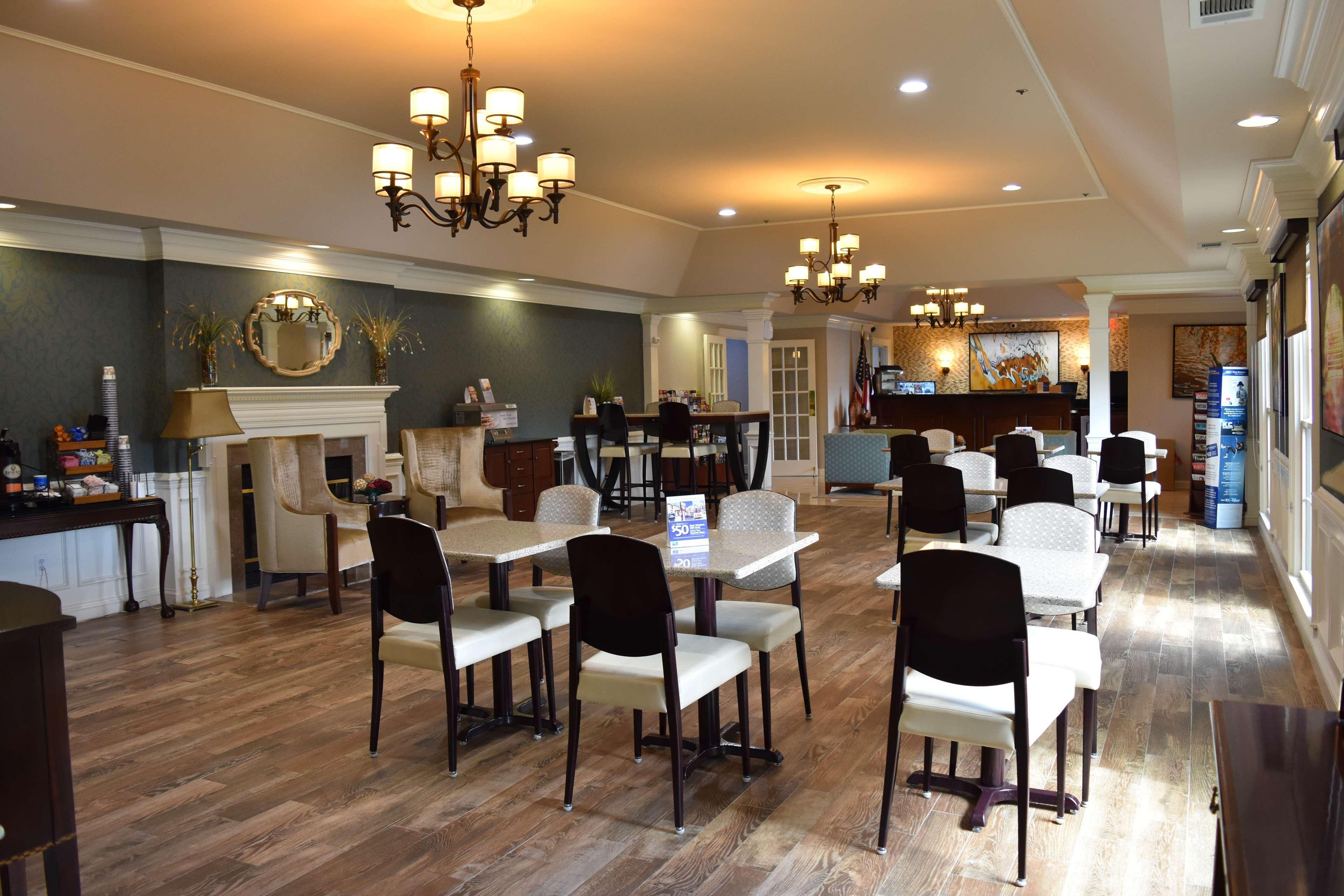Best Western Spring Hill Inn & Suites Exterior photo