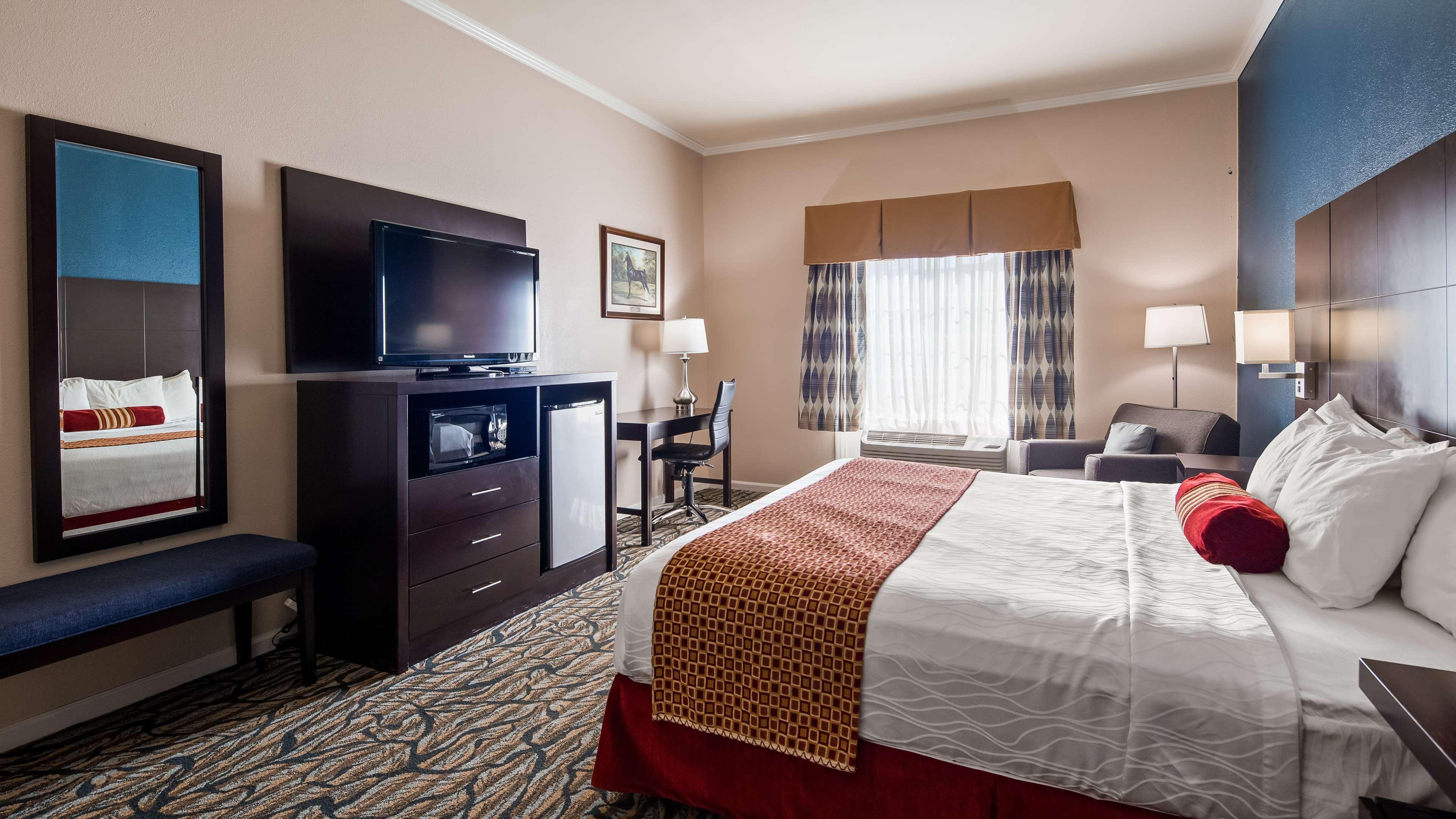 Best Western Spring Hill Inn & Suites Exterior photo